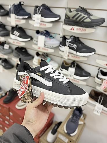 l xl: Мужские кроссовки, 41, 42, 42.5, Vans, Новый, цвет - Черный, Платная доставка — 1