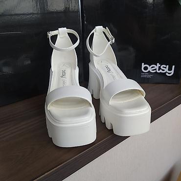 Босоножки, сандалии, шлепанцы: Босоножки, 40.5, Betsy, Новый, цвет - Белый, Самовывоз — 2