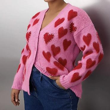 oversize jaket: Qadın kardiqanı – ürək naxışlı - Rəng: çəhrayı fon üzərində qırmızı — 2
