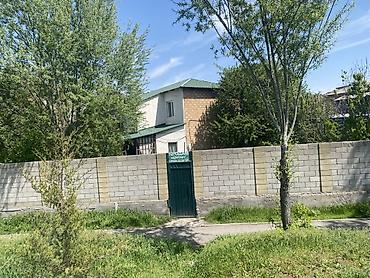 ош особняк: П. Манас. 3-х комнатный таунхаус. С прилегающим участок и двориком — 1