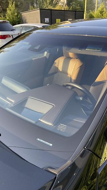 передний сиденья: Lexus ES: 2019 г., 2.5 л, Вариатор, Гибрид, Седан — 9