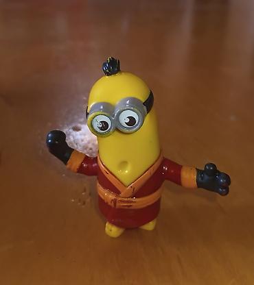 oğlan ucun oyuncaqlar: Minions temalı kiçik fiqur – qırmızı xalatlı döyüş sənətləri obrazı - — 1