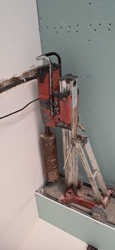 Beton işləri: Betonların istənilən ölçüdə istənilən fiqurda kəsilməsi peşəkar