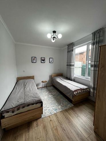 Продажа отелей и хостелов: Срочно продаю коттедж в городе Чолпон Ата! Две спальни зал кухня со — 4