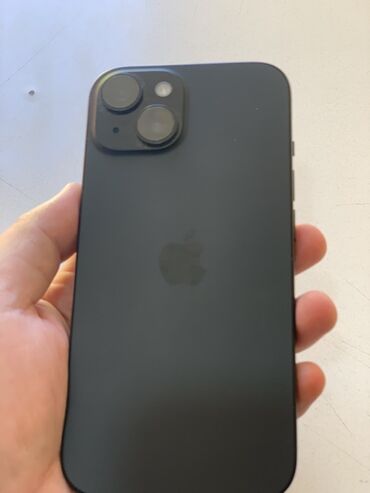 Apple iPhone: IPhone 15, Б/у, 128 ГБ, Черный, Чехол, Защитное стекло, 87 %