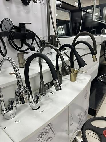 Кухонные краны: Кухонные смесители с гибким изливом и выдвижной лейкой - Современные — 1