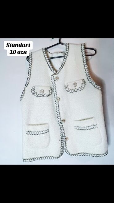 Dəstlər, kostyumlar: Şekildekilerin her biri 10 azn
42-44 ölçüdür
Uşaq kurtkaları 4-5-6 yaş — 3