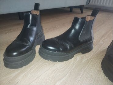 molersko odelo: Ankle boots, UGG, 39