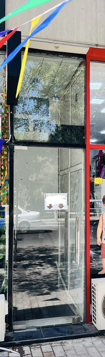 Миски: Obyekt icareye verlir Yol kənarın insanların gəlişli gedişli yerinde