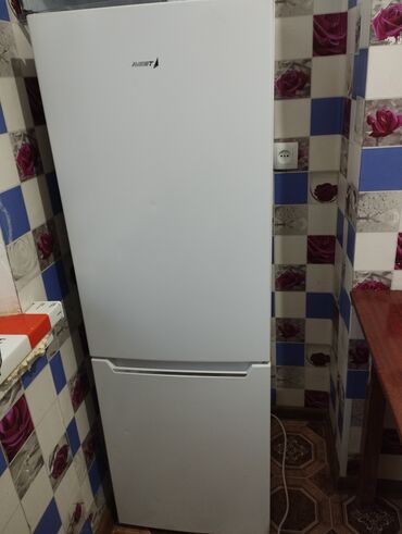 Кухонные принадлежности: Продаю холодильник состояние отличное почти новая. продаю с свяси