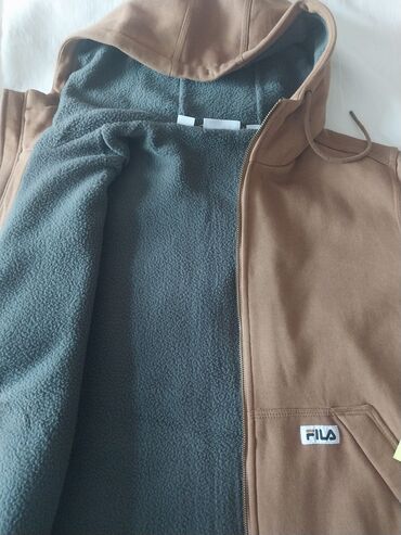 кожаная куртка мужская: Тёплая мужская худи Fila размер M,новая, на молнии с флисовой