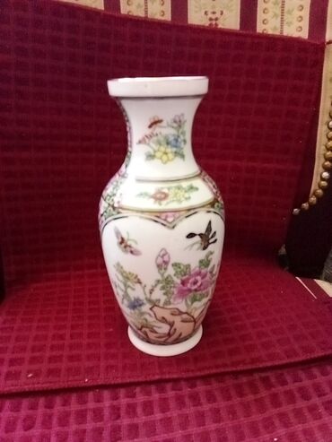 Ostali antikviteti: 400 komada porcelana,kristala i Murano stakla. Cena -dogovor — 9