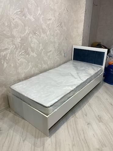 2 li kravat: Tək nəfərlik ağ çarpayı və döşək dəsti - Ölçü: təxmini 90x200 sm (tək — 2