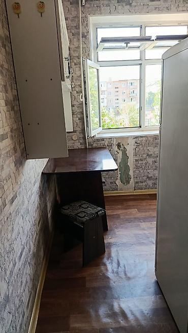 Долгосрочная аренда квартир: Тез арада 2 ком. кв 103-серияда үй сатылат. 2-этаж, бронь эшик at lalafo.kg — 1 Долгосрочная аренда квартир: Тез арада 2 ком. кв 103-серияда үй сатылат. 2-этаж, бронь эшик — 1