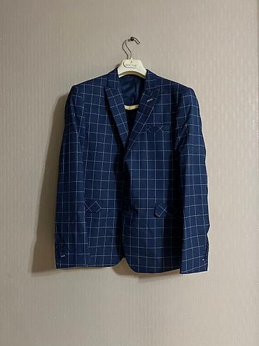 adidas jaket: Brend:DOCTOR JUNIOR
Yash:13
Istehsal:Turkey
Qiymet:50AzN — 3