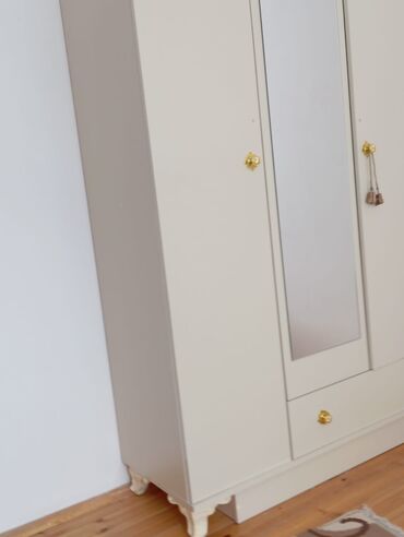 tek dolablar: Açılan, 3 qapılı Düz dolab, Qarderob, paltar dolabı