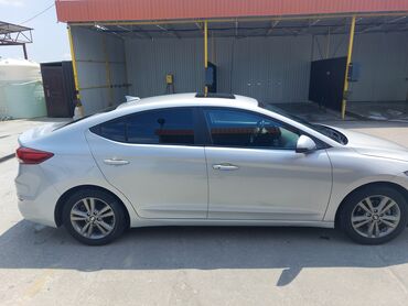 Hyundai: Hyundai Elantra: 2 l | 2016 il Sedan — 5