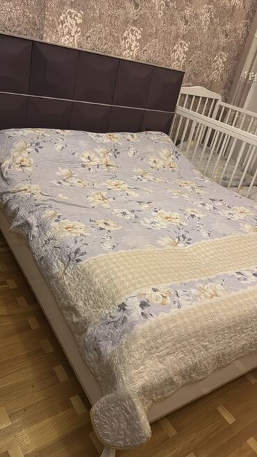 Полки: Б/у, Двуспальная кровать, Без подьемного механизма, С матрасом, Без выдвижных ящиков