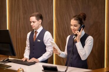 hostes iş elanları: Hostes, qeydiyyatçı tələb olunur, İstənilən yaş, Təcrübəsiz