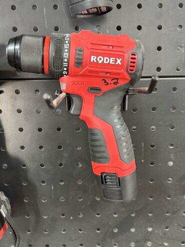 электроный качалка: Аккумуляторная дрель Rodex в красно-черном корпусе. Компактный