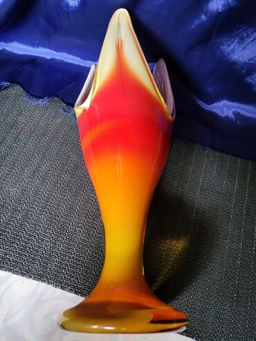 Stare vaze i dekor: Vaza rucni rad Dragan Drobnjak iz 70ih.god. Vaza duvano staklo,bez — 11