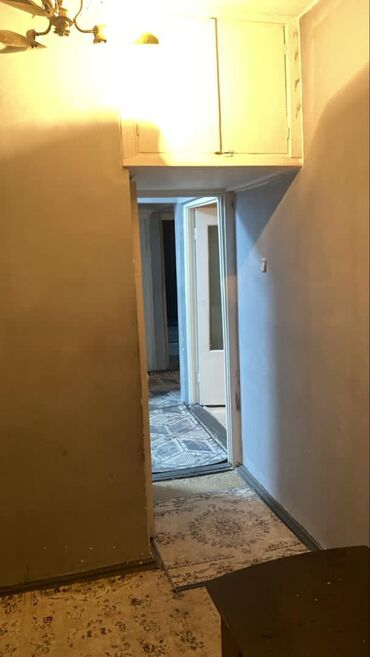 сдается 2 комнатная квартира ош базар: 3 бөлмө, Менчик ээси, Чогуу жашоосу жок, Жарым -жартылай эмереги бар