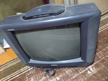 Soundmax markalı qara rəngli katod şüa borusu (CRT) televizoru