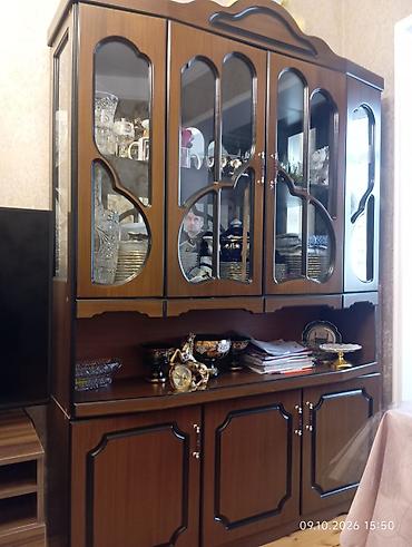 Təmiz səliqəli vəziyyətdə komod heç bir deffekti yoxdur, qiyməti 150
