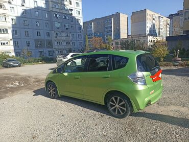 Honda: Honda Fit: 2011 г., 1.3 л, Вариатор, Гибрид, Хэтчбэк