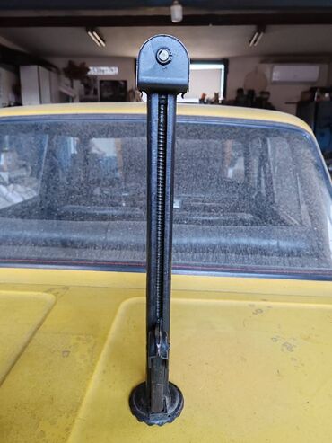Auto delovi: Dizalica original za Ficu- Zastava 750, 850 . Polovno, kao novo. Cena — 6