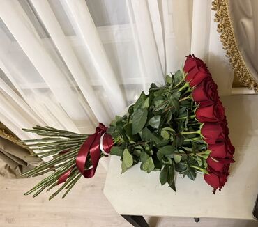 декоративные розы: Букет из красных роз, 51 шт 80 см, куплены сегодня - 14 октября 2025