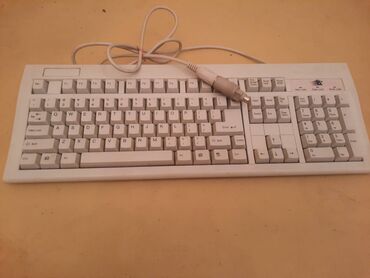 Tastature: Stara,retro tastatura sa din konektorom — 4
