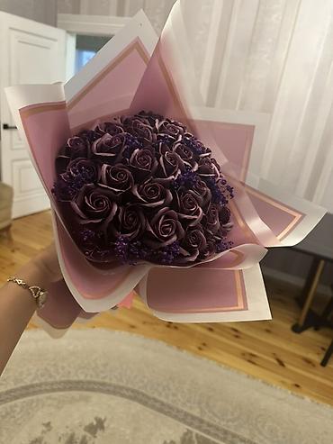 lalə gulu haqqında məlumat: Buket – süni güllərdən - Tərkib: kompakt formaya yığılmış mini — 1