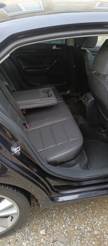 Volkswagen: Volkswagen Jetta: 2 l | 2009 il Sedan — 6