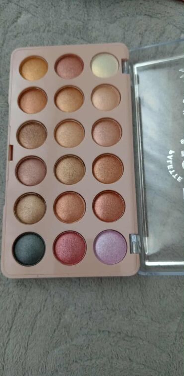 Šminka: Svašta nešto od šminke paketi i na komad. Svašta nešto mešano — 20