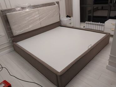 Другие мебельные гарнитуры: Продаю новый спальный кровать за 30тыс. С подъёмным механизмом