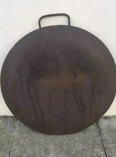plov arabası: Dəmir sac sovetin – iri ölçülü, dairəvi forma. Üst hissəsində möhkəm — 1