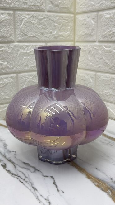 Вазы: Средневековая французская кремовая перламутровая ваза Fenton