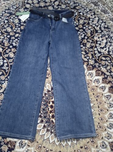 черные джинсы с завышенной талией: Клеш, Средняя талия