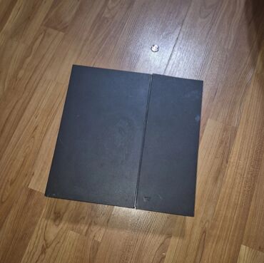 PS4 (Sony Playstation 4): Playstation 4 ici dolu oyunlarla + pult ilə problemsiz əla vəziyətdə