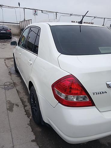 4 ayaq: Nissan Tiida: 1.6 l | 2006 il Sedan — 2