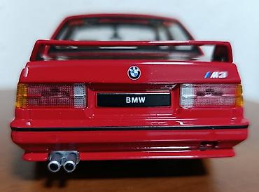 formula 1: Bburago maketa automobila – 1988 BMW 3 Series M3 (E30) - Skala: 1:24 — 8