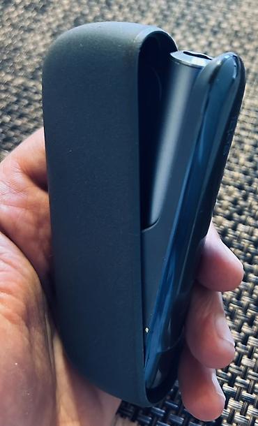 qelyan aparatı: IQOS cihaz satılır, tünd göy rəngdədir. İkinci əldir, amma çox — 2