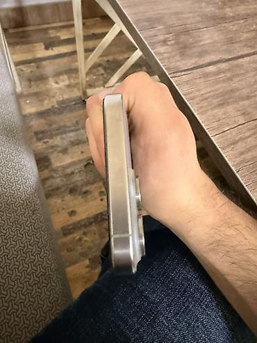 Apple iPhone: IPhone 15 Pro Max, Face ID — 4