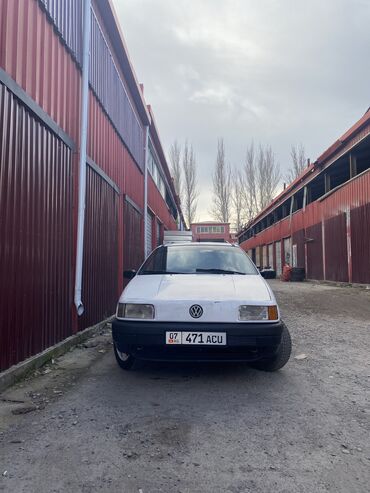 арзан машина пассат: Volkswagen Passat: 1990 г., 1.8 л, Механика, Бензин, Универсал