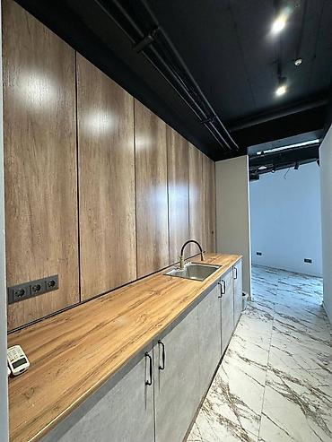 Аренда офисов: Аренда офисов, 400 м², В бизнес центре, С видом на горы, 1 линия, С отдельной кухней — 4