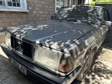 Volvo: Volvo 240: 1982 г., 2 л, Механика, Газ, Седан