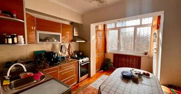 сдается 2 комнатная квартира город ош: 2 комнаты, 52 м², 106 серия, 1 этаж, Косметический ремонт