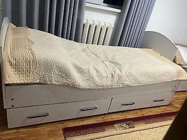 Кровати: Кровать односпальная с выдвижными ящиками, белого цвета. Подходит для — 1