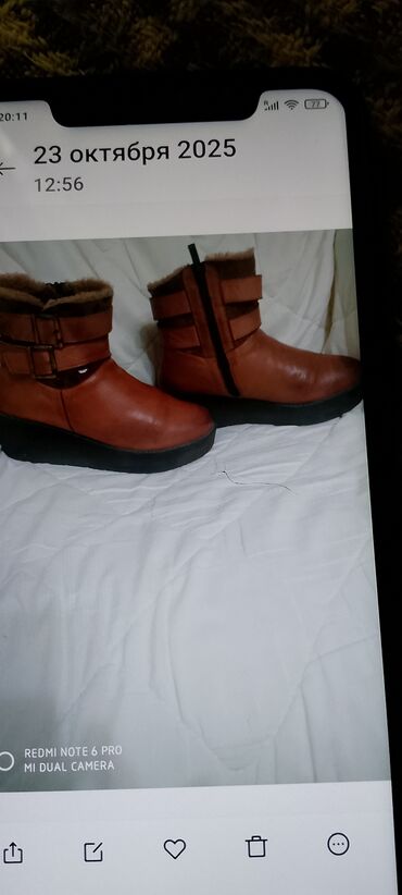 зимний обув мужской: Женская зимняя обувь — 4 пары. 1) Полусапоги рыжие: - Материал верха